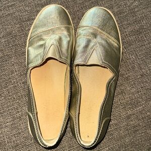 ✨✨✨✨Gold loafers! Worn to work twice! ✨✨✨✨